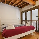 Santa Maria Novella Bright And Modern Apartment